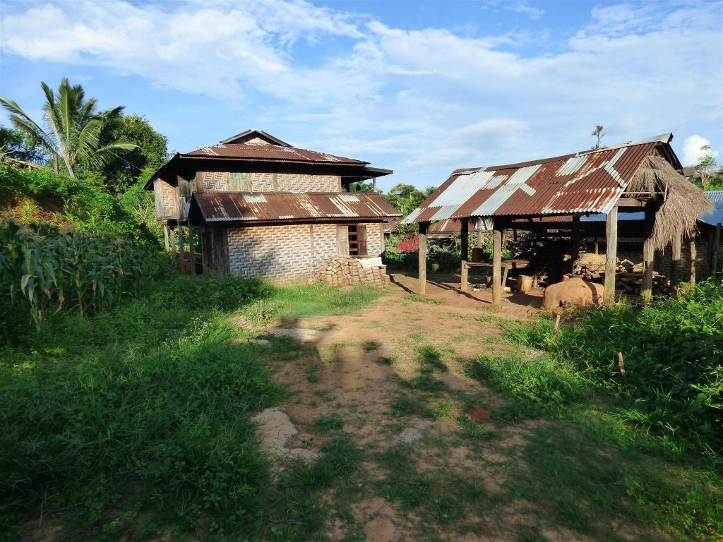 PANKAM - een huis in het dorp van de Palaung bergstam