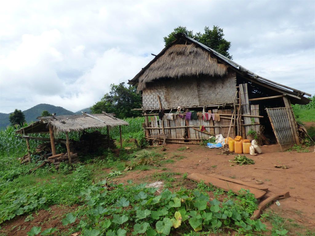 PANKAM -> HSIPAW - een huis onderweg tijdens de trekking