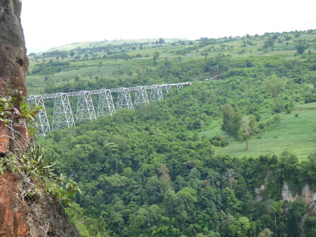 HSIPAW -> PYIN OO LWIN - het Gokteik treinviaduct uit 1901 wat het hoogste treinviaduct ter wereld is