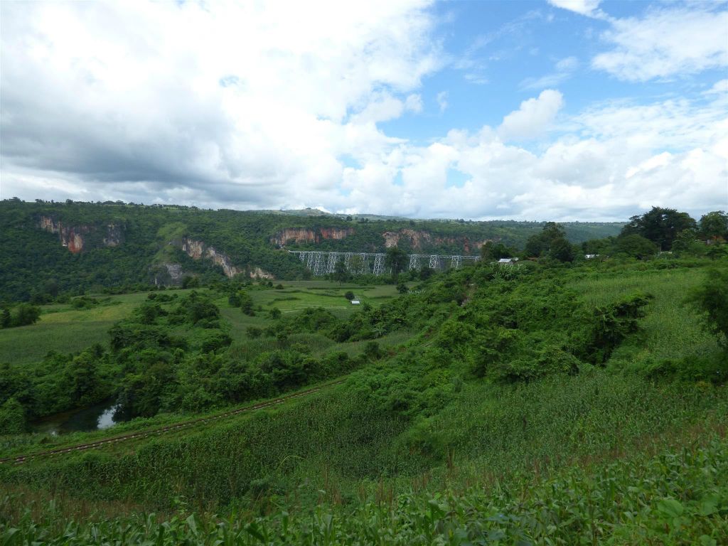 HSIPAW -> PYIN OO LWIN - het Gokteik treinviaduct uit 1901 wat het hoogste treinviaduct ter wereld is