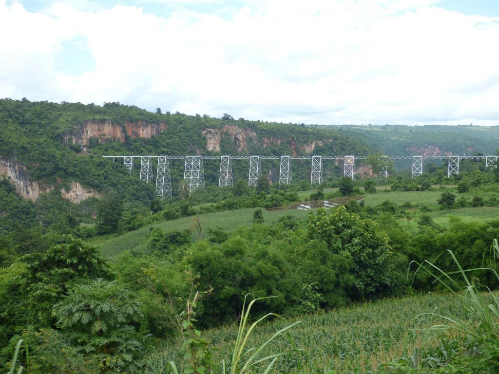 HSIPAW -> PYIN OO LWIN - het Gokteik treinviaduct uit 1901 wat het hoogste treinviaduct ter wereld is
