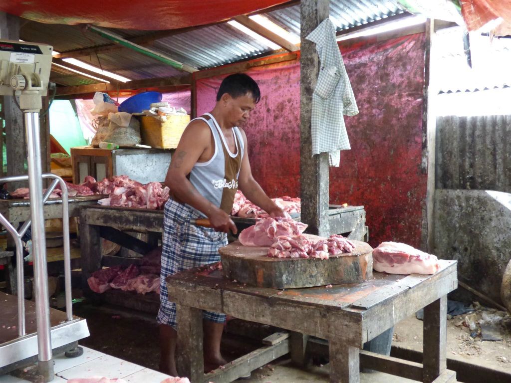 PYIN OO LWIN - een slager op een lokale markt