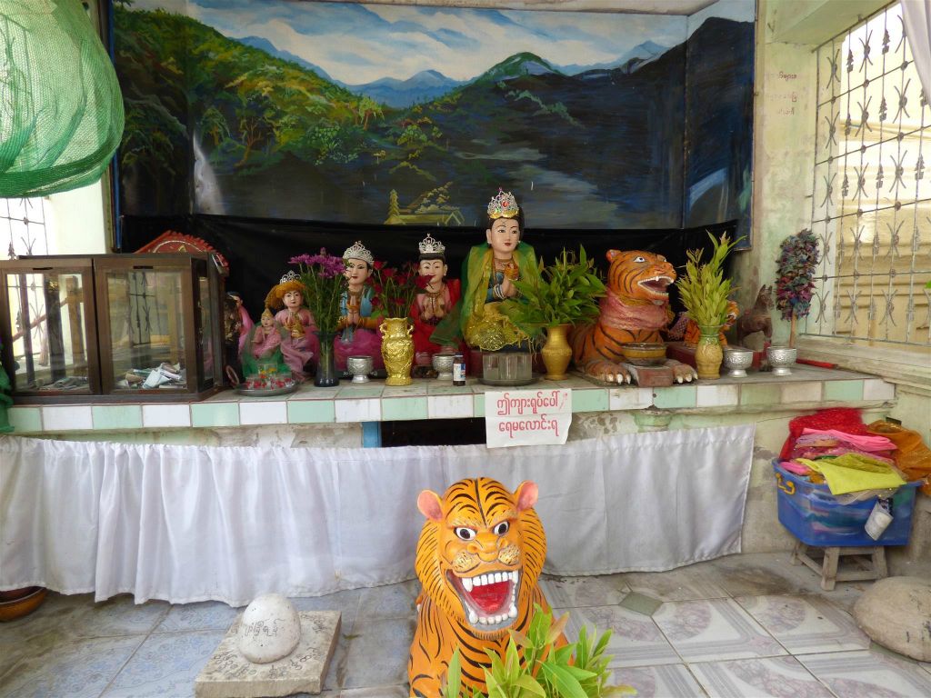 MANDALAY - enkele beelden bij de Chan Thaya pagode