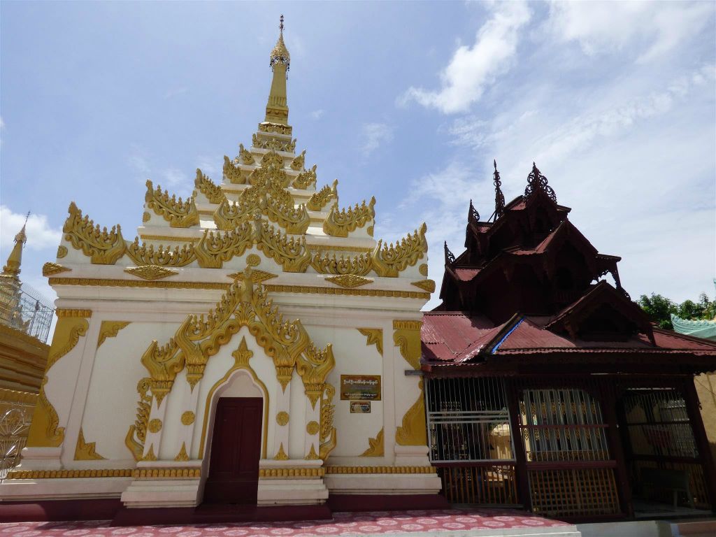 MANDALAY - een gedeelte van het complex bij de Chan Thaya pagode