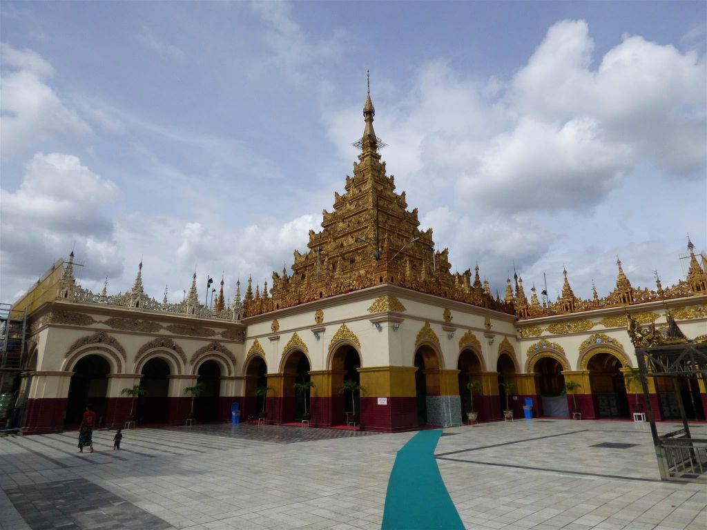 MANDALAY - een gedeelte van het Mahamuni pagode complex
