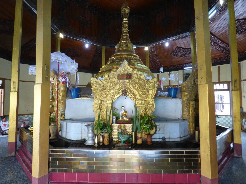 MANDALAY - een gedeelte van het Mahamuni pagode complex