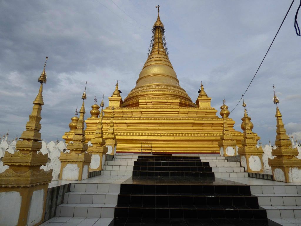 MANDALAY - de Kuthodaw pagode