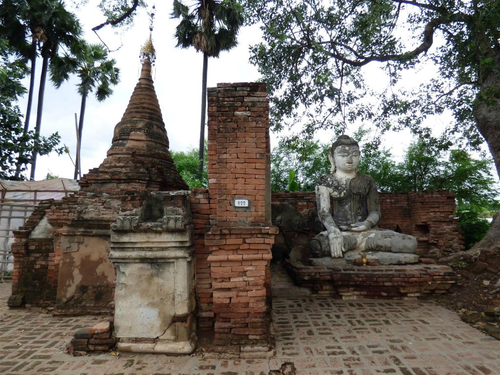 INWA - het Yadana Hsemee Pagode complex