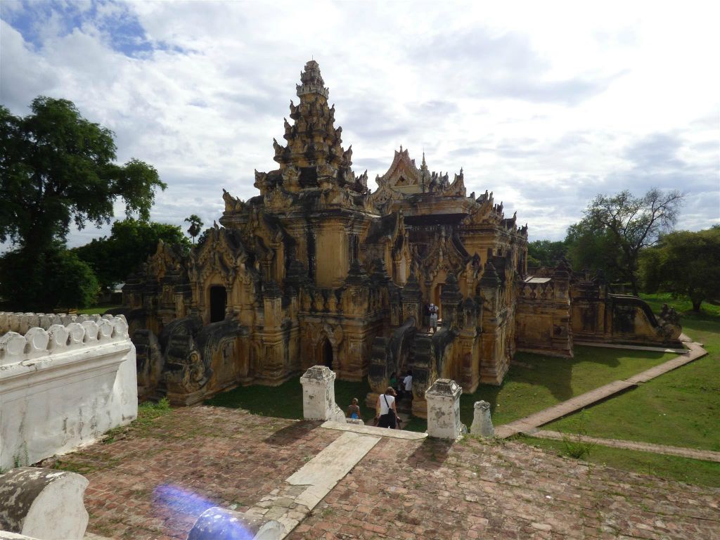 INWA - het Maha Aung Mye Bonzan klooster