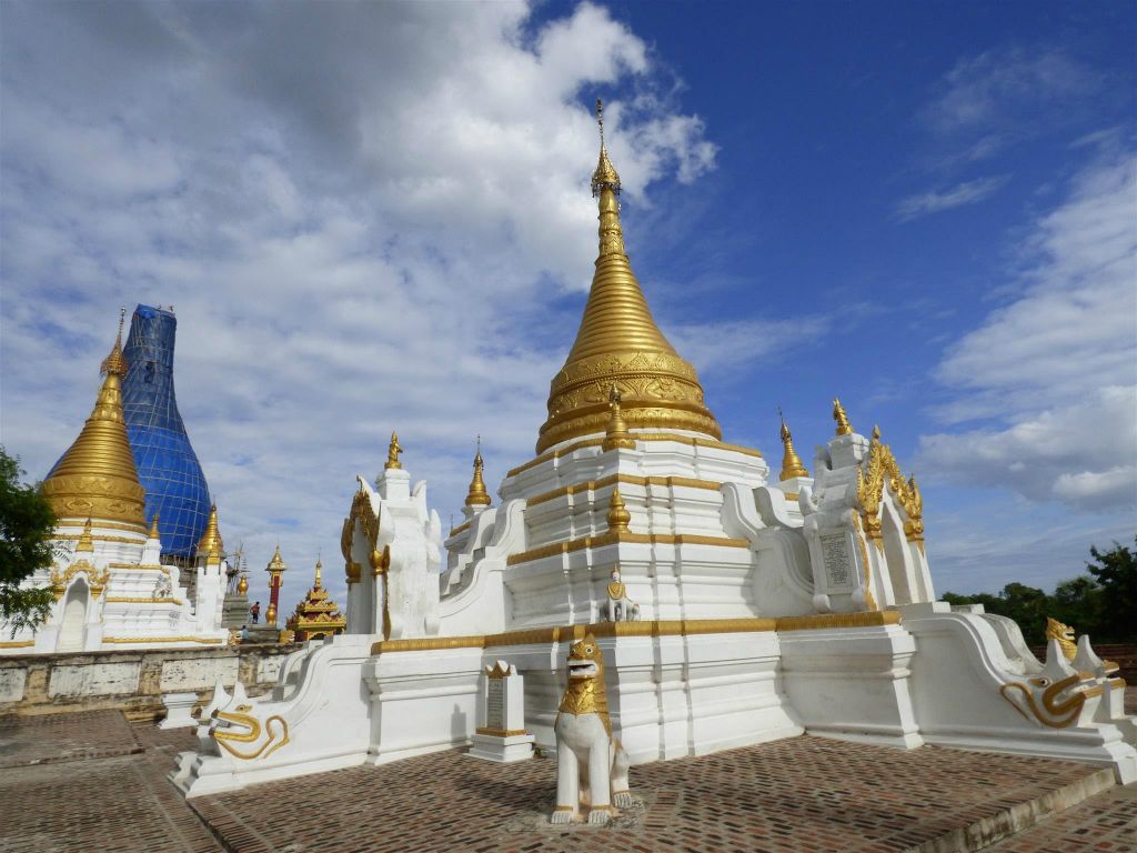 INWA - een pagode op het Maha Aung Mye Bonzan complex