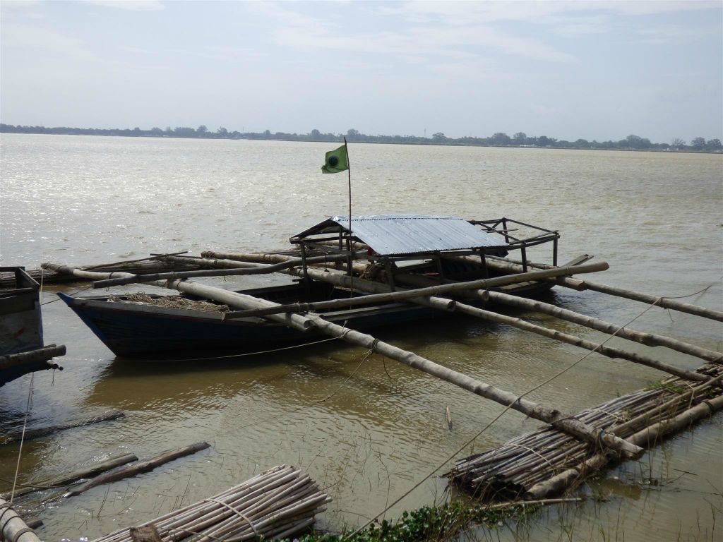 SAGAING -> MINGUN - een boot in het water