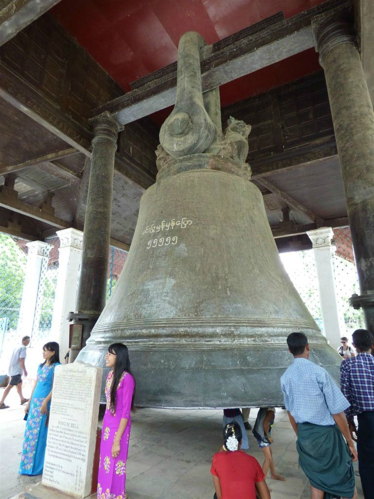 MINGUN -  de Mingun bell die zo'n 90.000 kg weegt