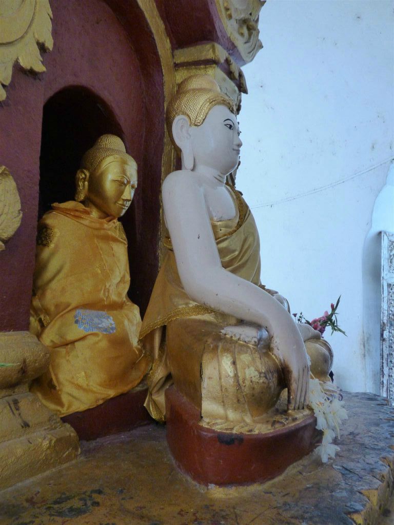 MINGUN - twee boeddhabeelden in de Hsinbyume pagode