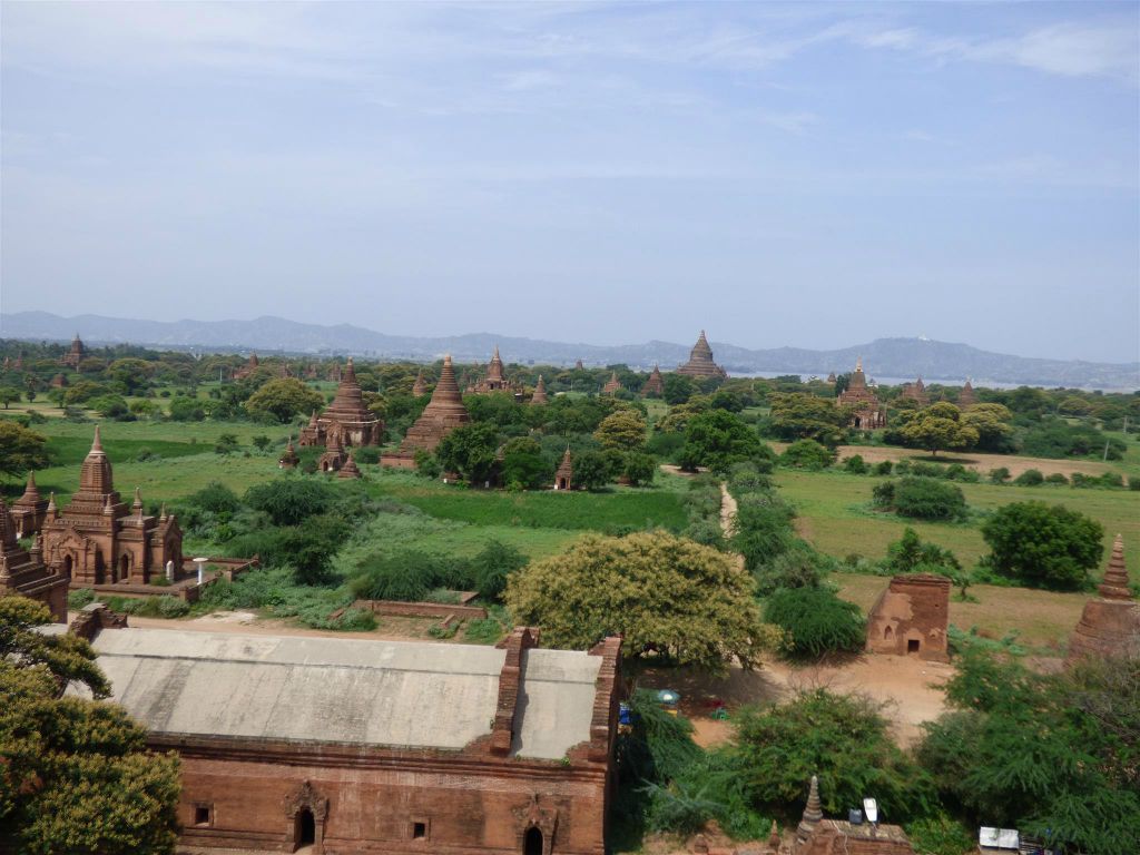 BAGAN - uitzicht vanaf de Shwesandaw pagode