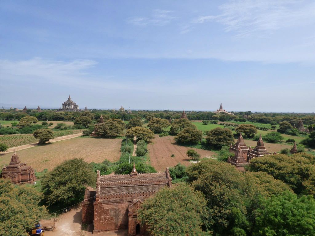 BAGAN - uitzicht vanaf de Shwesandaw pagode