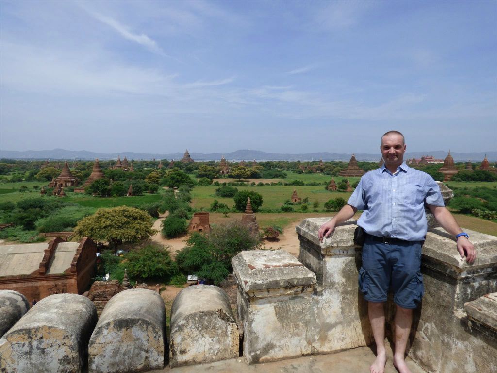 BAGAN - Carlos op de Shwesandaw pagode