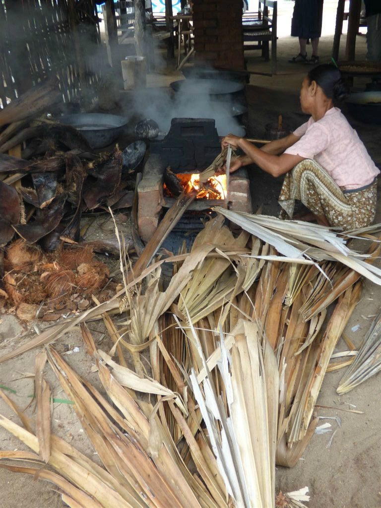 BAGAN -> MEIKTILA - het koken van de palmsuiker