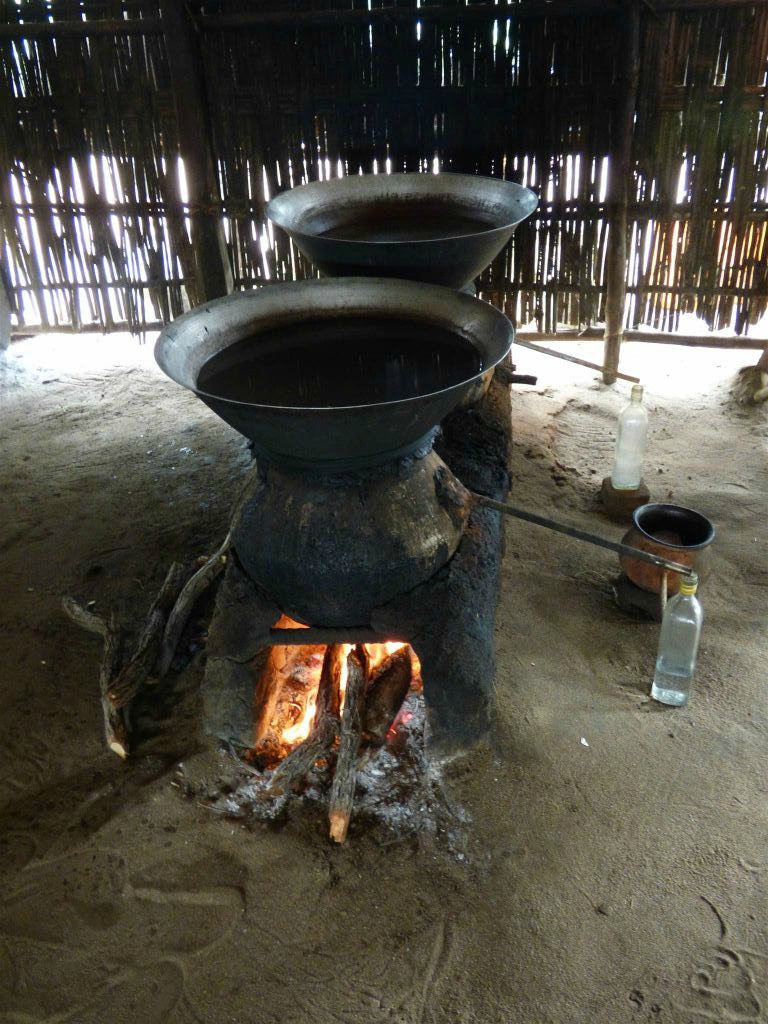 BAGAN -> MEIKTILA - het distilleren van de palmsuiker tot alcohol