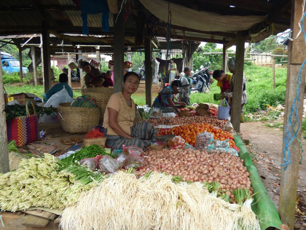 KALAW -> PINDAYA - een kraam met groenten op een lokale markt