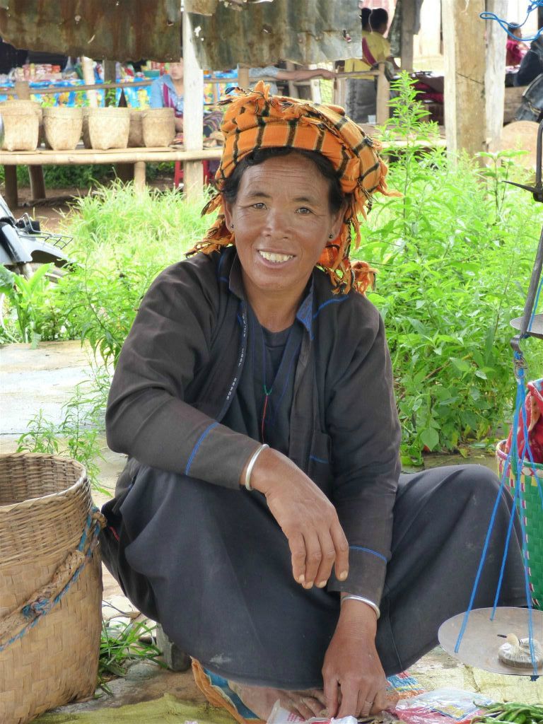KALAW -> PINDAYA - een vrouw op een lokale markt