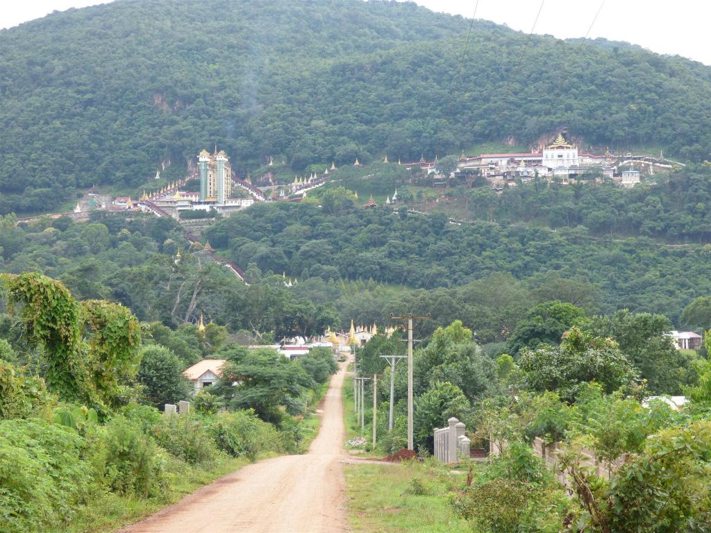PINDAYA - uitzicht op Pindaya