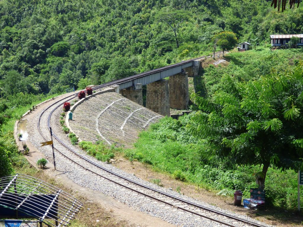 KALAW -> INLE MEER - een spoorbrug waarover de trein van  Shwenyaung naar Kalaw rijd