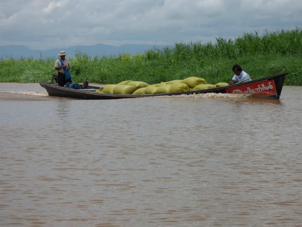 INLE MEER - een boot