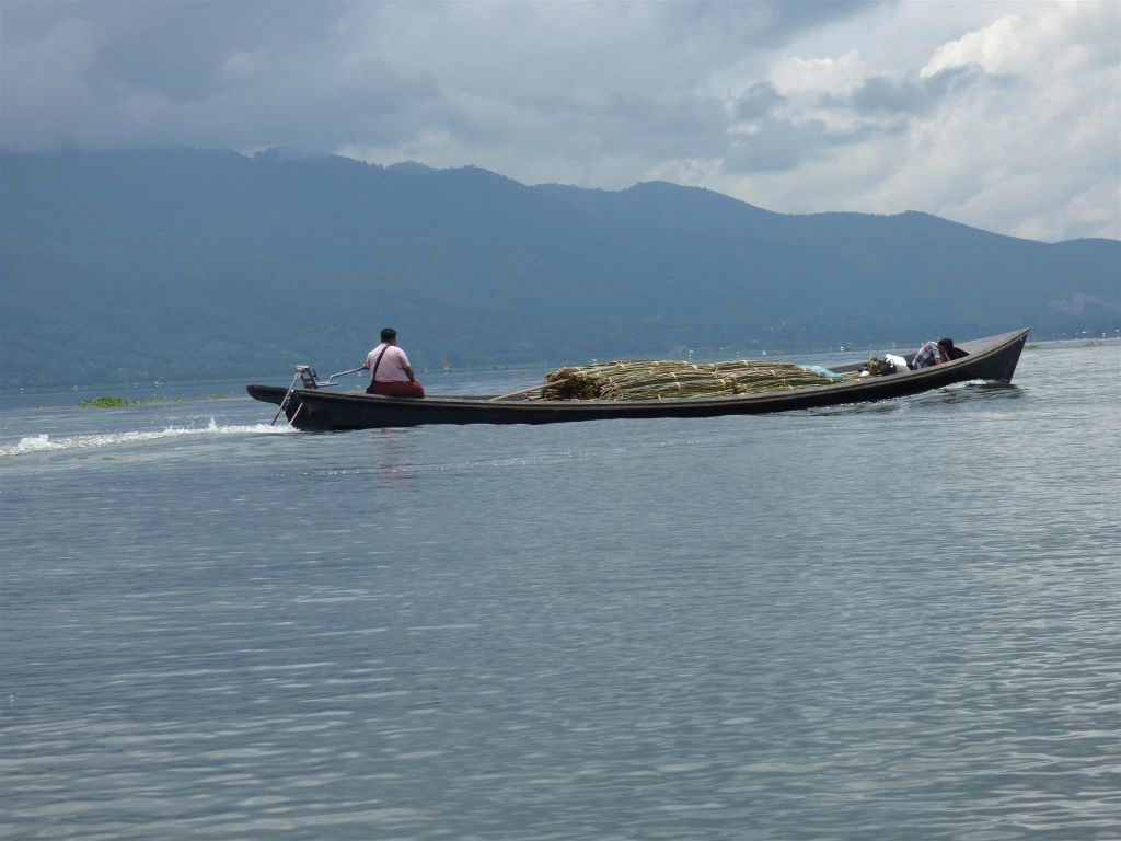 INLE MEER - een boot