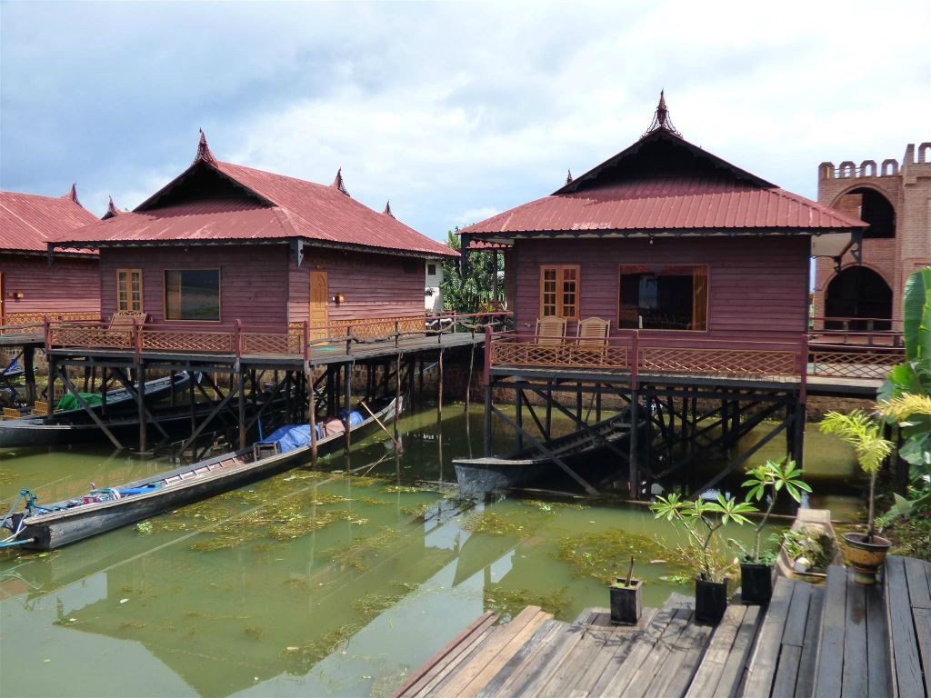 INLE MEER - huisjes van onze verblijfplaats de Ann Heritage Lodge