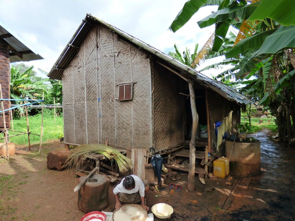 INLE MEER - een huis in het dorp Myaenigo