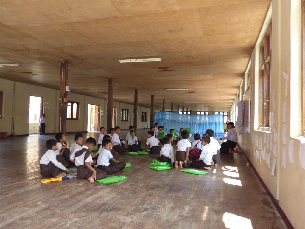 NYAUNGSHWE - een klaslokaal van een school