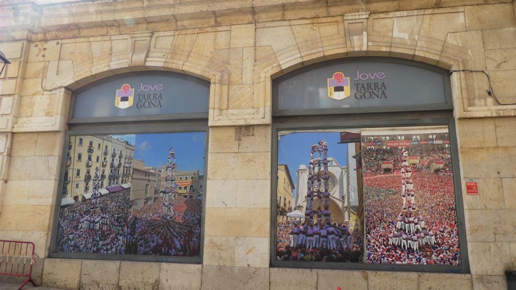 TARRAGONA - enkele foto's bij het sociale hoofdkantoor en de oefenruimte van de vereniging Colla Jove Xiquets de Tarragona