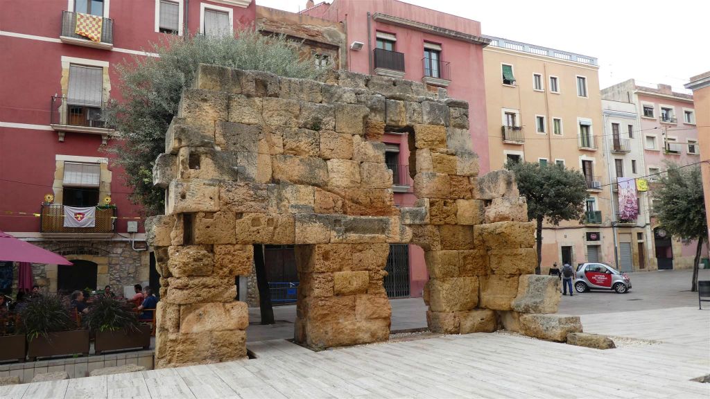TARRAGONA - enkele restanten van een oude muur van het provinciaal forum