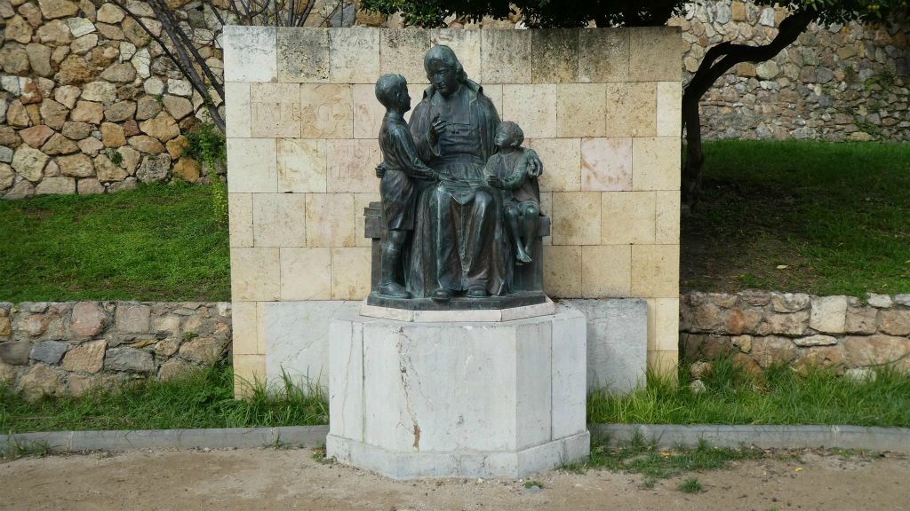TARRAGONA - het Joan Baptista de la Salle monument
