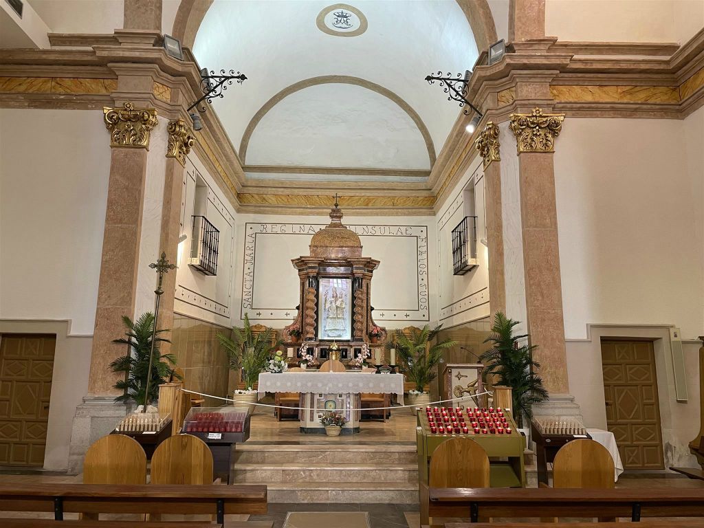 PEÑÍSCOLA - het altaar in de kerk van de Ermitana