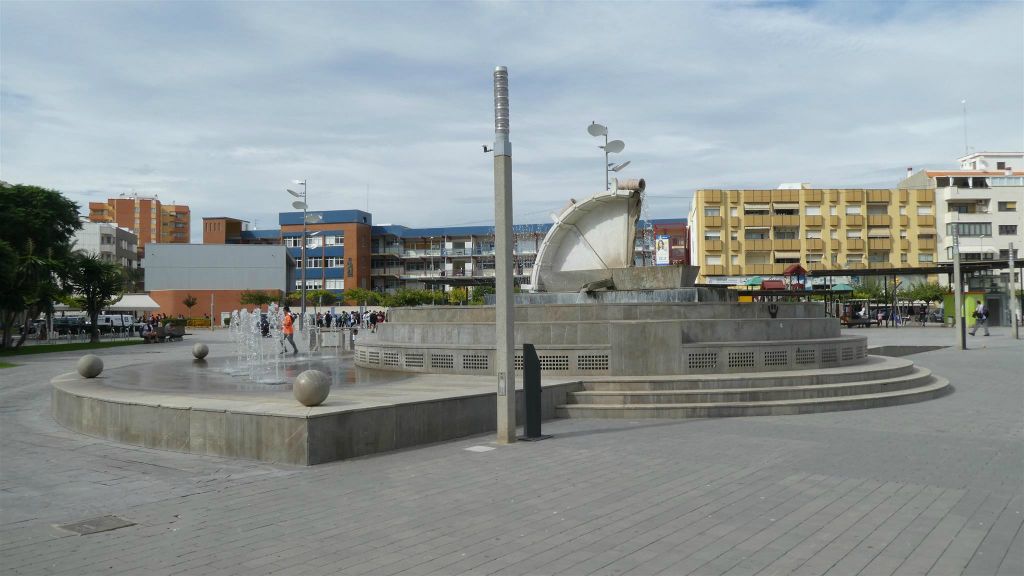 BENICARLÓ - een fontein op het plein Plaza De La Constitución