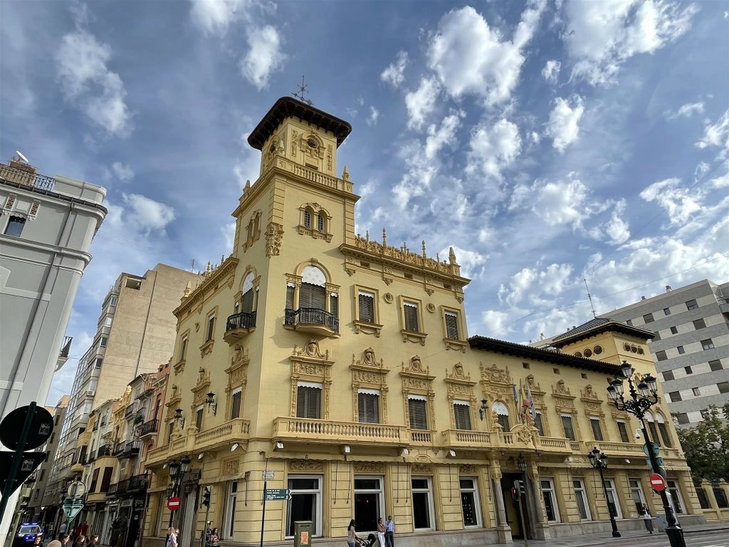 CASTELLÓN DE LA PLANA - een oud casino gebouw aan het Puerta del Sol-plein