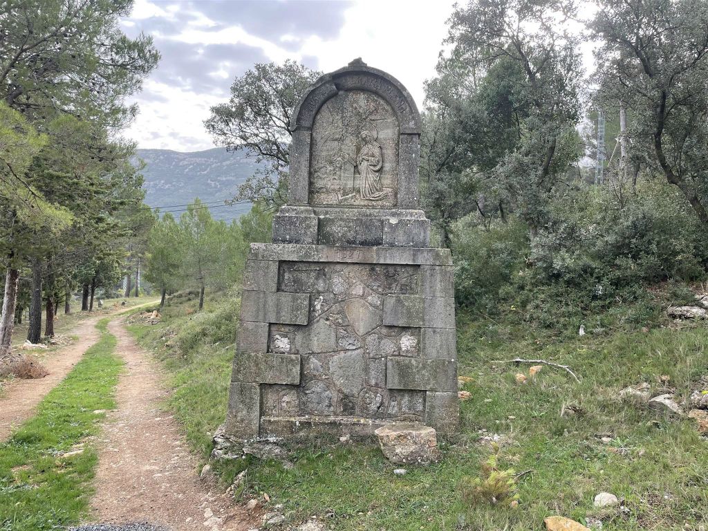 MORELLA - een monument bij het heiligdom van de maagd van Vallivana