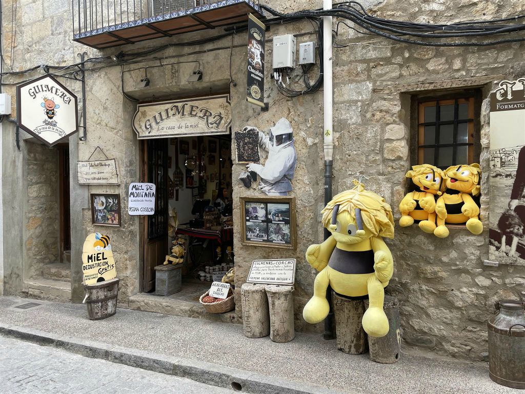MORELLA - een winkel waar ze honing verkopen