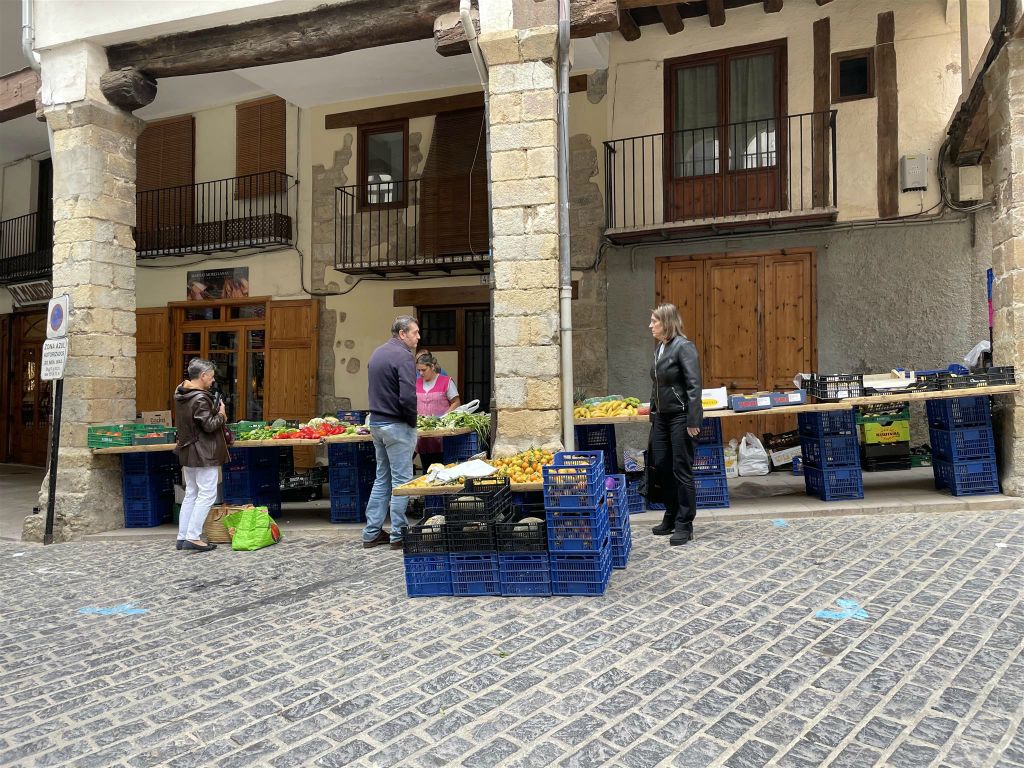 MORELLA - een groente en fruitkraam