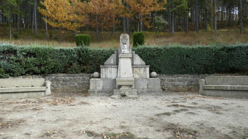 MORELLA - een monument ter ere van de Spaanse historicus Manuel González Martí (1877-1972)