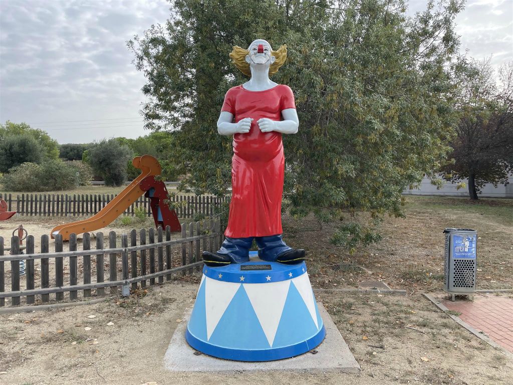 CUBELLES - een monument ter ere van de Spaanse clown Charlie Rivel (1896-1983)