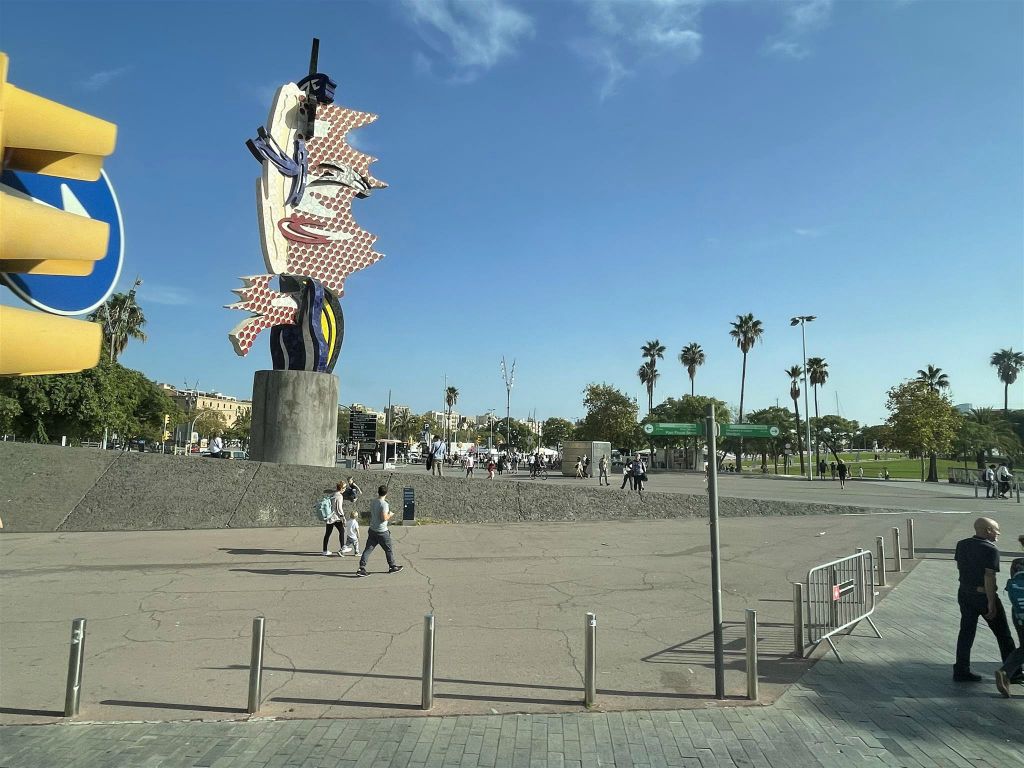 BARCELONA - het beeldhouwwerk El Cap de Barcelona