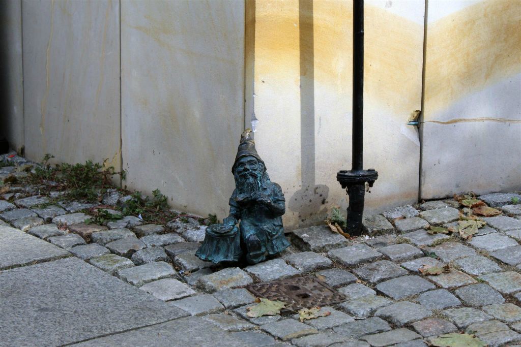 WROCLAW - een beeld van een kabouter
