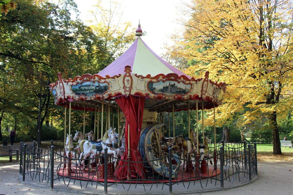 WROCLAW - een draaimolen in het Staromiejski park