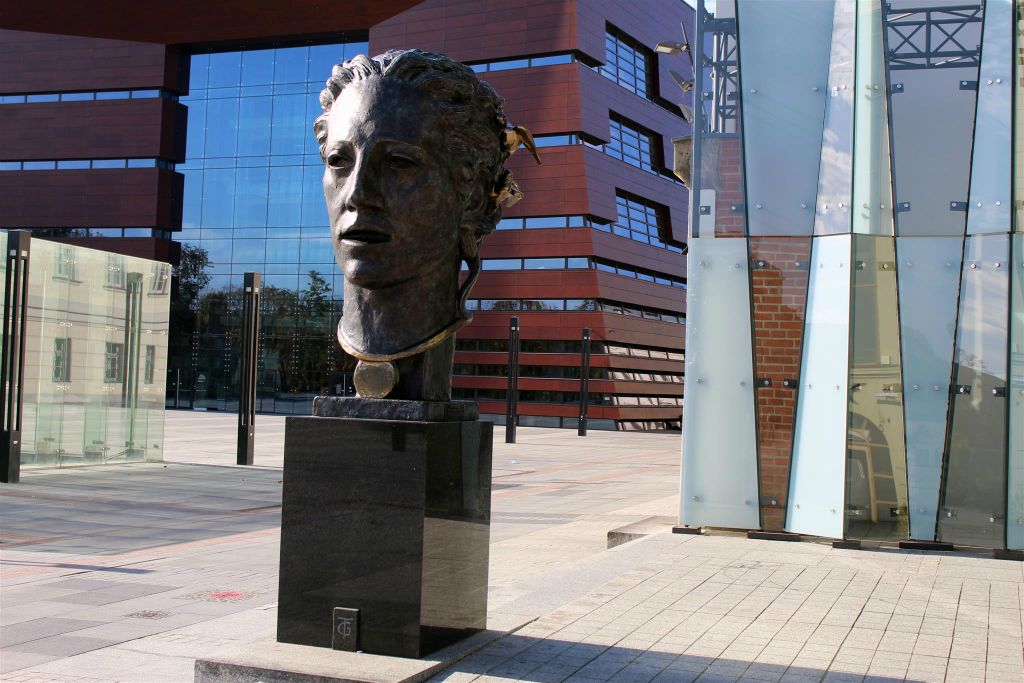 WROCLAW - een beeldhouwwerk van het hoofd van Orpheus