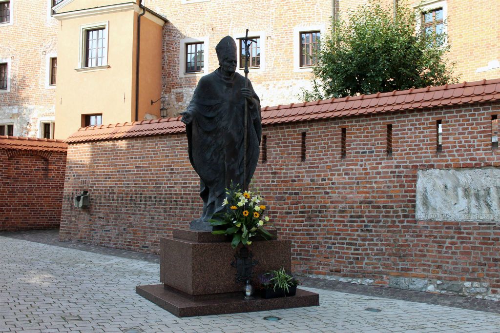 KRAKAU - een standbeeld ter ere van paus Johannes Paulus II