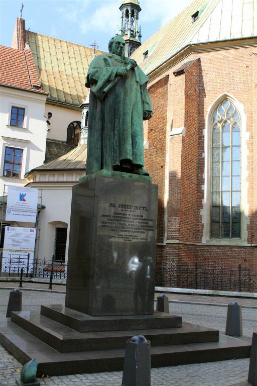KRAKAU - een standbeeld ter ere van de Oostenrijks - Poolse arts Józef Dietl (1804-1878)