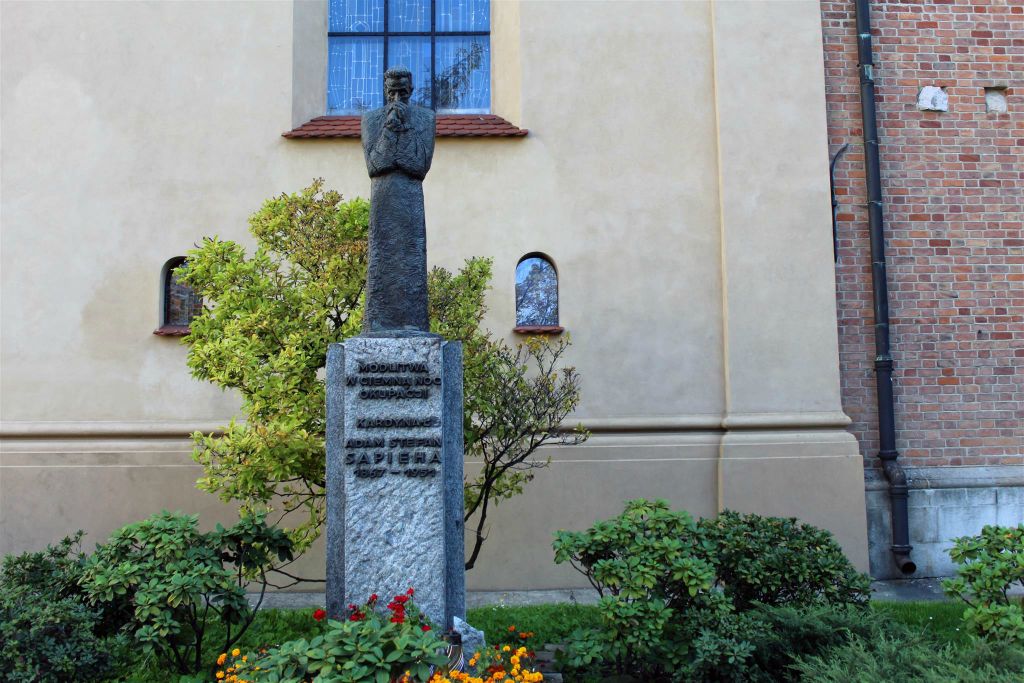 KRAKAU - een standbeeld ter ere van de Poolse kardinaal Adam Stefan Sapieha (1867-1951)