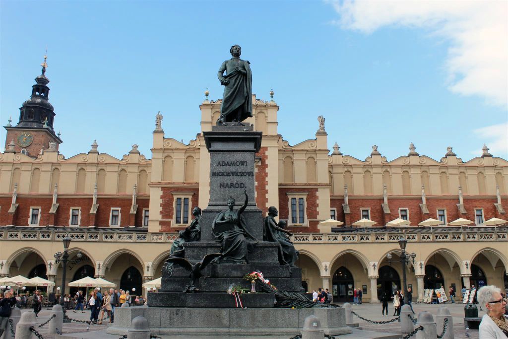 KRAKAU - een standbeeld ter ere van de Poolse dichter Adam Mickiewicz (1798-1855)